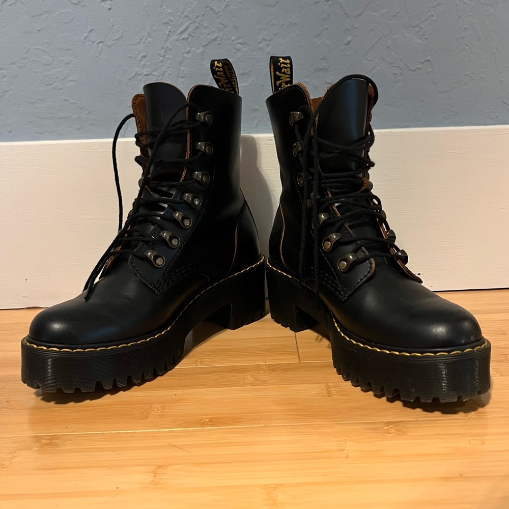 Dr. Martens Leona Heeled Boots Size 6 - LIKE NEW!